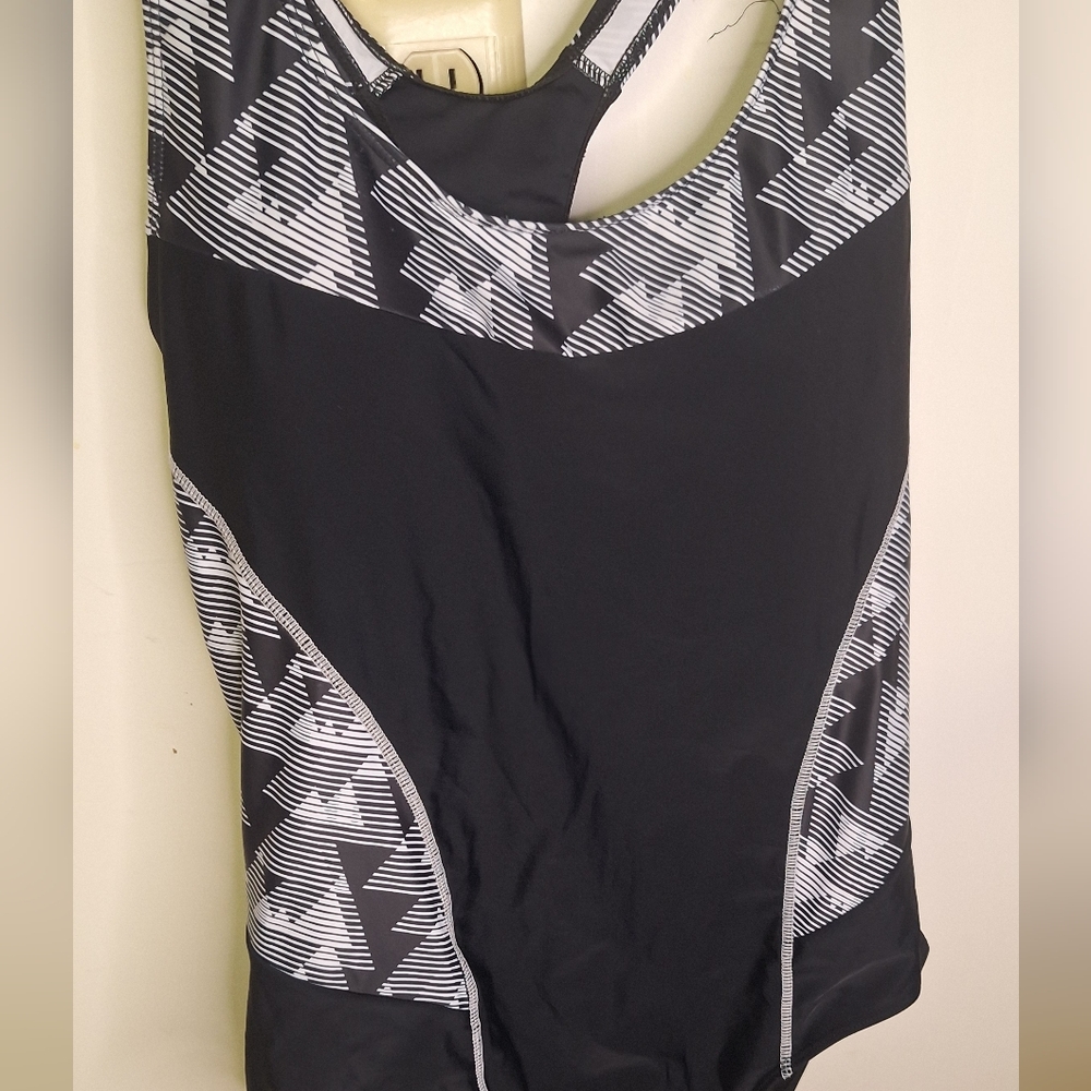 Black and White One-Piece Graphic Swimsuit Slimming Style Size 2XL